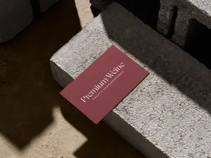 Vorderseite einer Visitenkarte auf Steinen